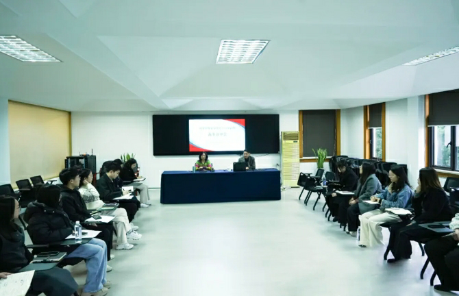 解锁AI，与时俱进 | 学院举办2025年第一期青年读书营活动